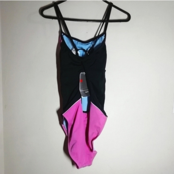 NWT! Nike One Piece Swimsuit - Picture 5 of 13